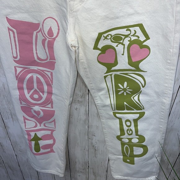 Levi’s Love Trip 501 90s Mid-Rise Button Fly Jean Stonewashed White Size 26/30 - Picture 4 of 13